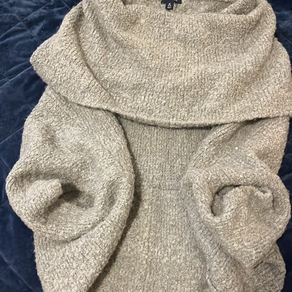 L.L Bean off the shoulder sweater with pocket - Picture 4 of 4